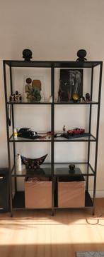 Étagère en verre, Enlèvement