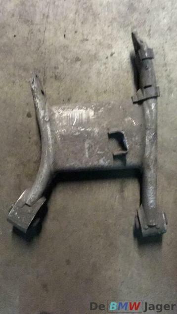 Draagarm rechtsachter BMW 5-serie E39 sedan 33326755472 beschikbaar voor biedingen