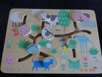 Leuk houten 'schuifspel" voor kleine handjes beschikbaar voor biedingen