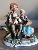 Opa en oma op een bankje in biscuit, Verzamelen, Ophalen, Zo goed als nieuw