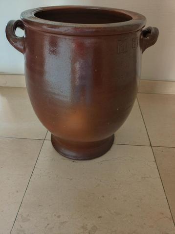 Pot en grès ancien, Enlèvement