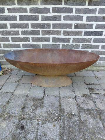 Vuurschaal - vuurkorf - terrashaard- plantenbak  gietijzer beschikbaar voor biedingen