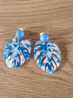 Superbes boucles d'oreilles bleues à clip, Bijoux, Sacs & Beauté, Enlèvement ou Envoi, Comme neuf, Autres matériaux, Bleu