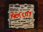 Coffret 4 CD (PUNK) : RIOT CITY - Collection complète de sin, CD & DVD, CD | Hardrock & Metal, Comme neuf, Enlèvement ou Envoi
