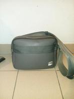 Sacoche Lacoste, Bijoux, Sacs & Beauté, Sacs | Sacs à bandoulière, Autres marques, Enlèvement ou Envoi, Utilisé, Gris
