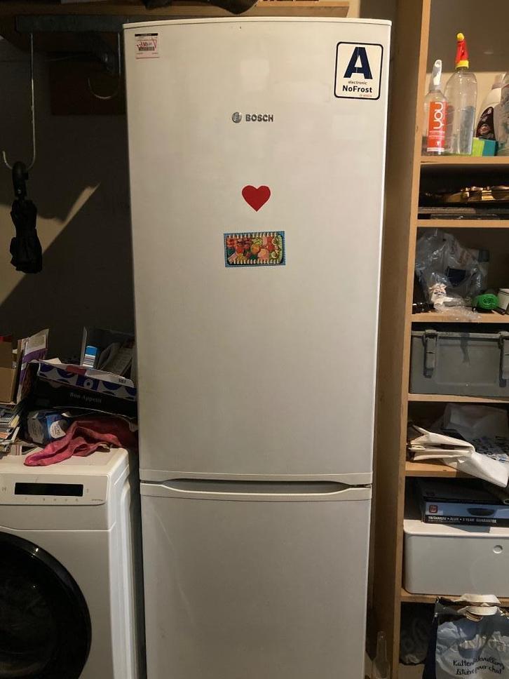 Bosch ijskast met vriezer te koop, Elektronische apparatuur, Koelkasten en IJskasten, Gebruikt, Met vriesvak, Energieklasse A of zuiniger