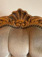 Klassieke fauteuil met gecapitonneerde rug., Ophalen