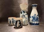 Japanse sake set 2 karaffen & 2 kopjes blauw-wit porselein, Antiek en Kunst, Ophalen of Verzenden