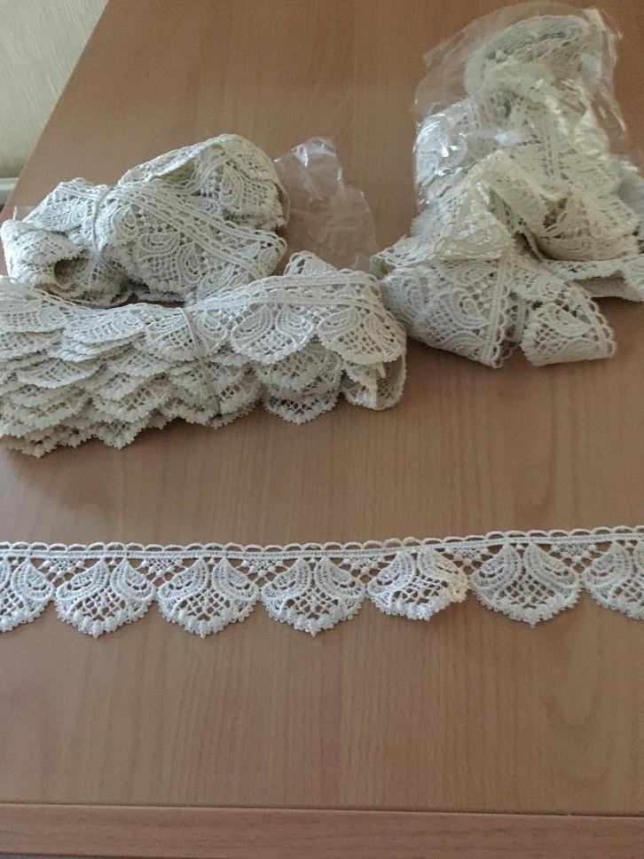 4 coupons katoen/polyester kant van 4 cm breed - perf. staat, Hobby en Vrije tijd, Naaien en Fournituren, Zo goed als nieuw, Kant