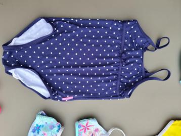blauwe bikini, zwembroek, badpak met witte stippen, 116 beschikbaar voor biedingen