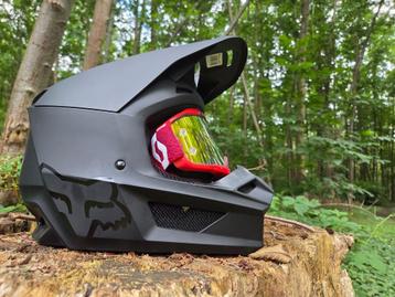 Nieuw! Full black Mtx fox outfit en accessoires beschikbaar voor biedingen
