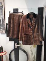Bruin fluwelen mantelpakje.maat 38.nieuw., Kleding | Dames, Jasjes, Kostuums en Pakken, Ophalen of Verzenden, Zo goed als nieuw