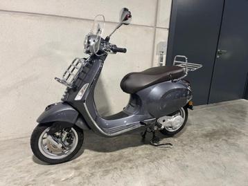 Vespa Primavera 50cc klasse B touring in nieuwstaat beschikbaar voor biedingen