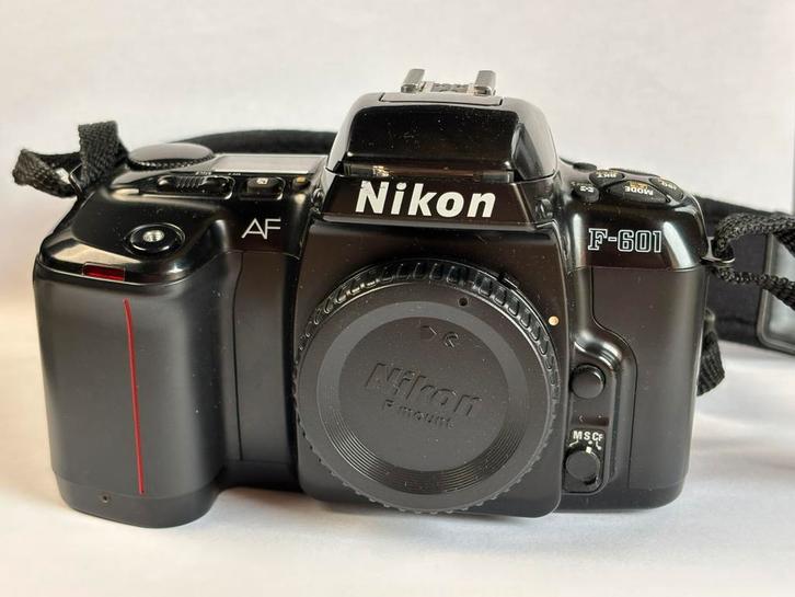 Nikon F-601 + Nikki’s 35-70mm f/3.3-4.5 lens, Audio, Tv en Foto, Fotocamera's Analoog, Zo goed als nieuw, Nikon, Ophalen