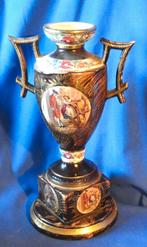 vase amphore sur socle carré bequet décor soubrette, Antiquités & Art, Antiquités | Céramique & Poterie, Enlèvement ou Envoi