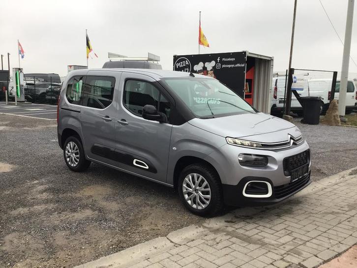 citroen berlingo 12i benzine 5plaatsen 2023 full/option, Auto's, Bestelwagens en Lichte vracht, Bedrijf, Te koop, ABS, Achteruitrijcamera