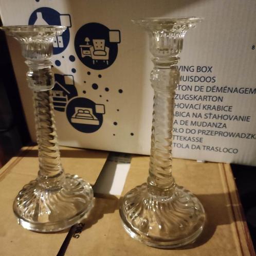 2 oude glazen kandelaars in persglas, Maison & Meubles, Accessoires pour la Maison | Bougeoirs & Bougies, Comme neuf, Chandelier
