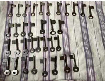 Lot oude sleutels beschikbaar voor biedingen