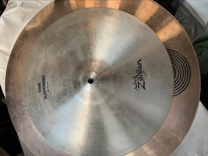 15" Zildjian thin Suspended bekken drumstel, Muziek en Instrumenten, Drumstellen en Slagwerk, Zo goed als nieuw, Ophalen