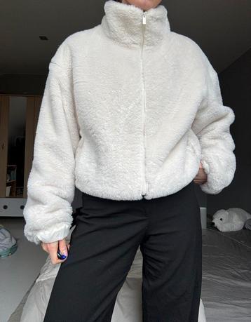 White fluffy faux fur jacket wintercoat primark beschikbaar voor biedingen
