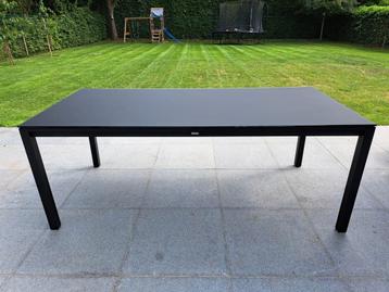 Tuintafel van Tribù beschikbaar voor biedingen