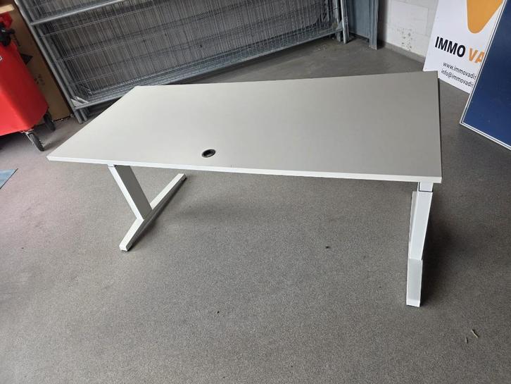 Bureau in hoogte verstelbaar wit, zit-sta bureau, Huis en Inrichting, Bureaus, Gebruikt, Bureau, In hoogte verstelbaar, Ophalen