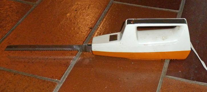 Couteau électrique MOULINEX avec lames interchangeables., Maison & Meubles, Cuisine | Ustensiles de cuisine, Utilisé, Enlèvement