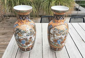 Deux vases chinois de 46 cm de haut