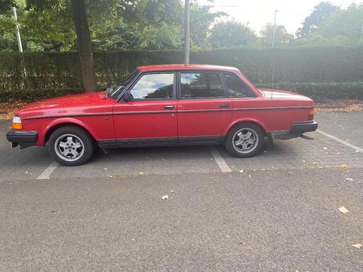 Volo 240 oldtimer, Auto's, Oldtimers, Particulier, Volkswagen, Benzine, Berline, 4 deurs, Automaat, Rood, Achterwielaandrijving