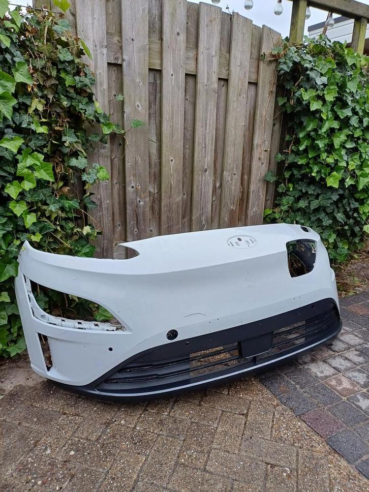 Hyundai Kona Electro Bumper Voorbumper 86511DDAA0 PDC Gaten, Auto-onderdelen, Carrosserie, Bumper, Hyundai, Voor, Gebruikt, Ophalen of Verzenden