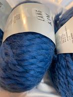 8 pelotes de laine 5 bleues et 3 blanches, Hobby & Loisirs créatifs, Tricot & Crochet, Enlèvement ou Envoi, Comme neuf