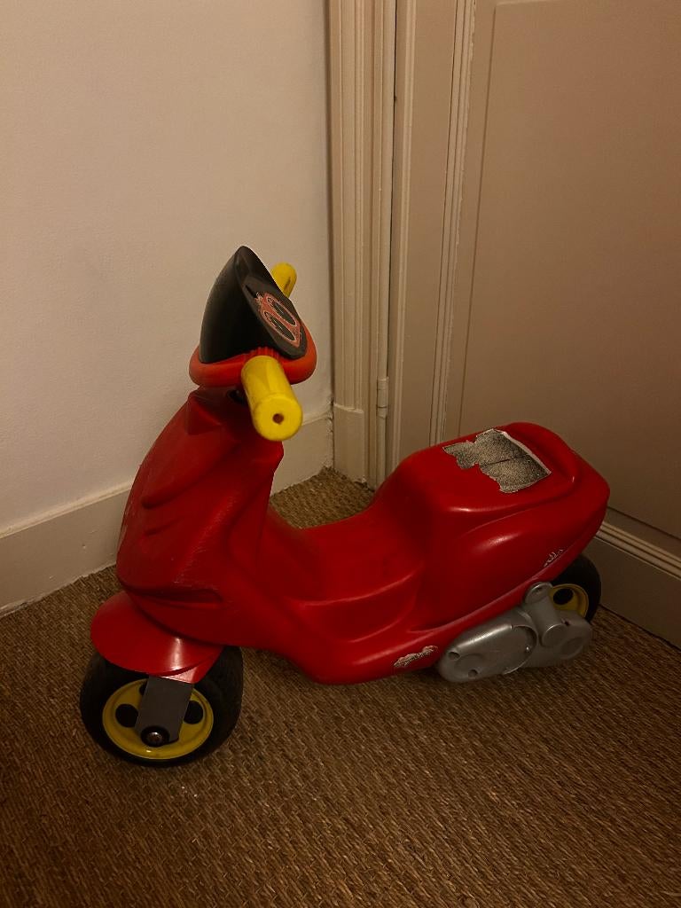 Vespa rouge enfants, Enlèvement, Utilisé