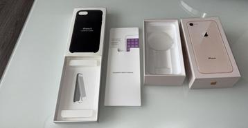 Iphone 8 goud kleur 64gb + Apple lederen back cover beschikbaar voor biedingen