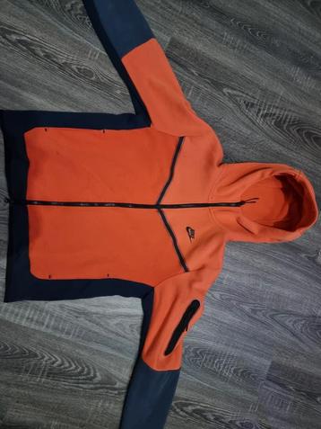 Nike tech Medium oranje/blauw beschikbaar voor biedingen