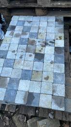 Te koop lot klinkers 10x10grijs getrommeld +-300st, Tuin en Terras, Tegels en Klinkers, Ophalen, Klinkers, 5 tot 10 m², Zo goed als nieuw