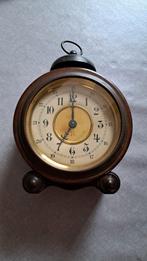 oude wekker met hout, Enlèvement