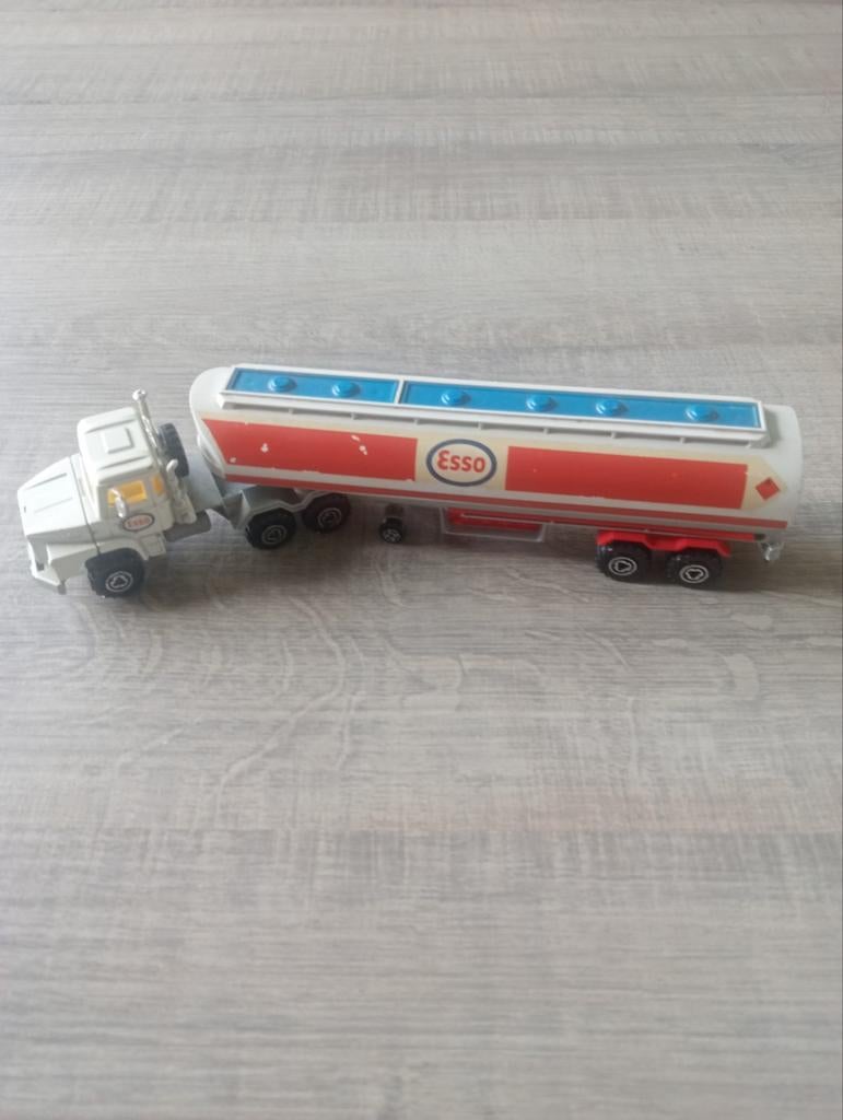 Vintage Majorette Scania Esso tankwagen ( nr 364), Ophalen of Verzenden