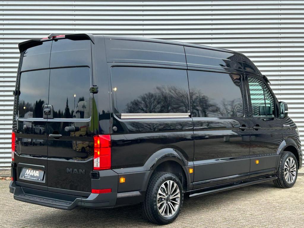 MAN TGE 3.140 L3H3 Automaat 140PK Zwart Black Lion Cruise co, Auto's, Gebruikt, Euro 6, 4 cilinders, Zwart