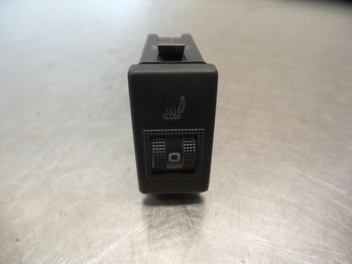 Commutateur chauffage siège d'un Audi A8 (A8 94-), Autos : Pièces & Accessoires, Habitacle & Garnissage, Audi, Utilisé, Enlèvement ou Envoi