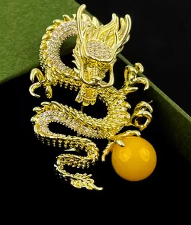 Broche Élégante Dragon Doré avec Zircon, Bijoux, Sacs & Beauté, Bijoux anciens, Enlèvement ou Envoi, Broche, Doré
