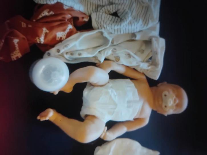 een full body siliconen baby boy, Verzamelen, Poppen, Kleertjes, Verzenden