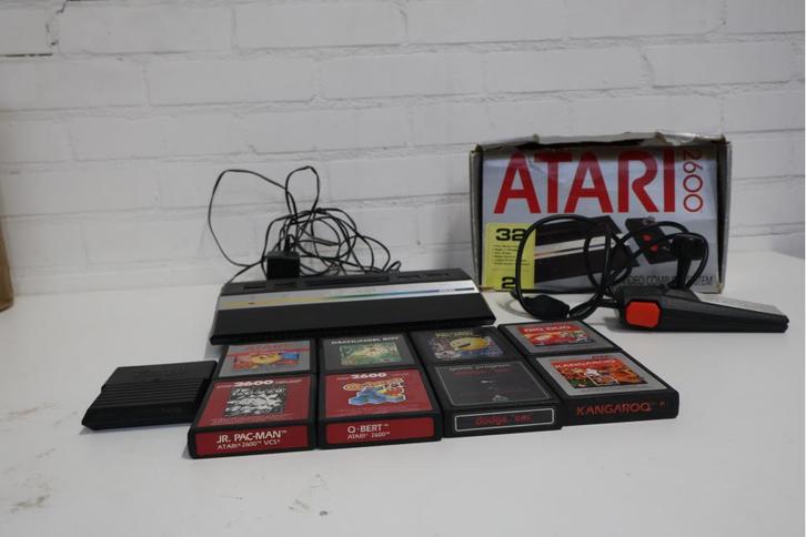 Vintage Atari 2600 Gameconsole met 8 Spellen, Games en Spelcomputers, Spelcomputers | Atari, Ophalen of Verzenden