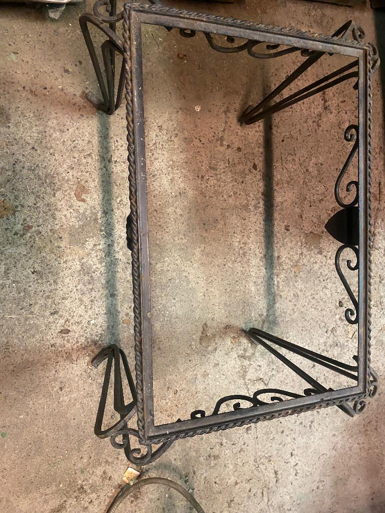 Petite table en fer forge, Enlèvement