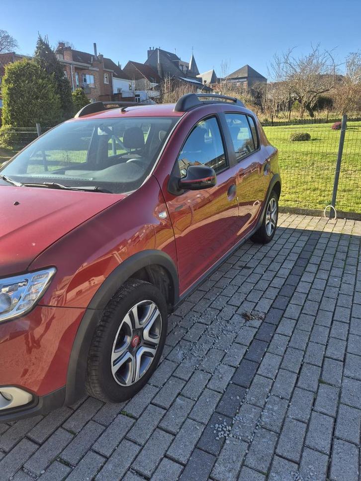 Dacia sandero stepway, Auto's, Dacia, Particulier, Sandero Stepway, Benzine, Monovolume, 5 deurs, Handgeschakeld, Rood, Zwart
