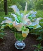 Antieke vaas inclusief deco bloem in oud groen glas, Antiek en Kunst, Ophalen of Verzenden