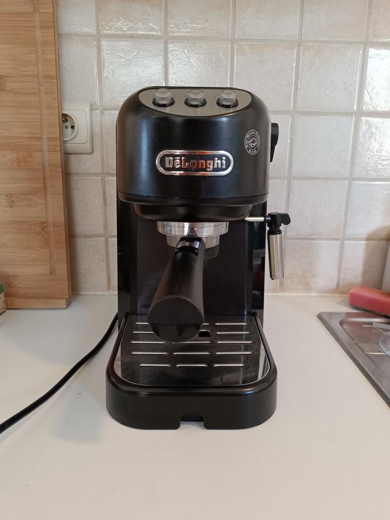 Espressomachine van DeLonghi, Ophalen, Gebruikt, Afneembaar waterreservoir, 2 tot 4 kopjes