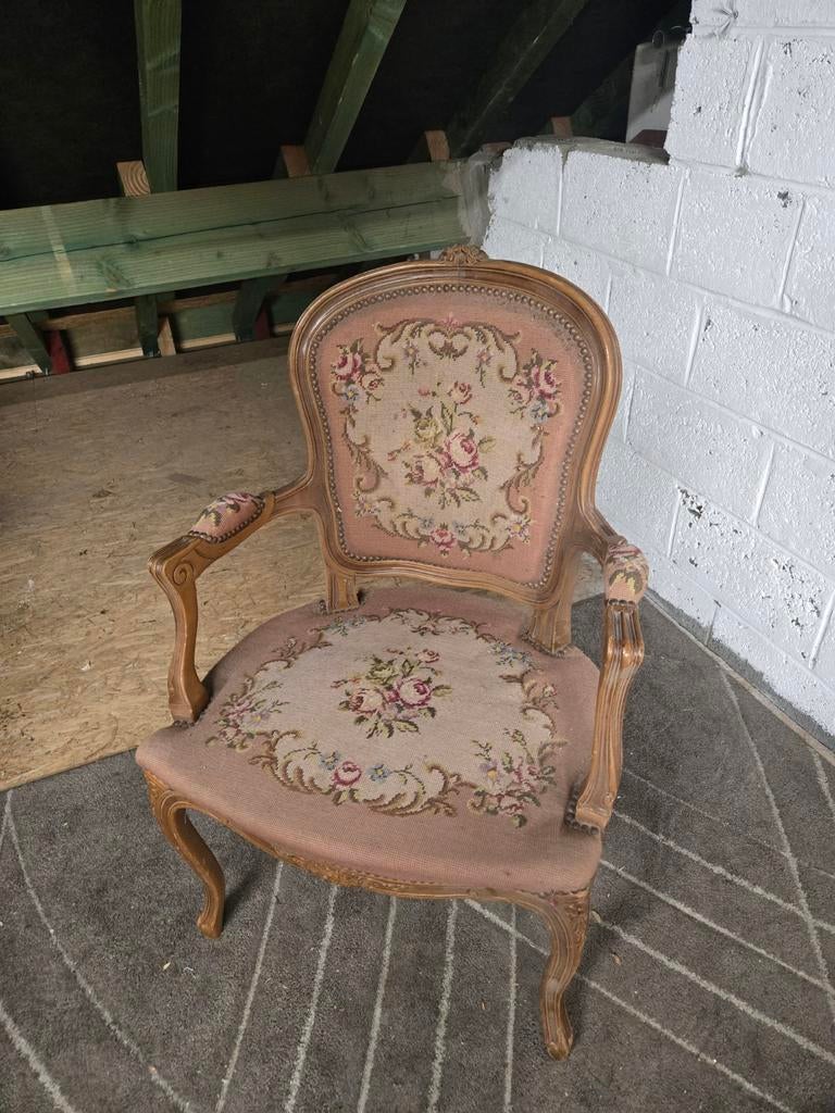 Fauteuil de style Louis XV - Tapisserie fleurs -, Antiquités & Art, Antiquités | Meubles | Chaises & Canapés, Enlèvement ou Envoi