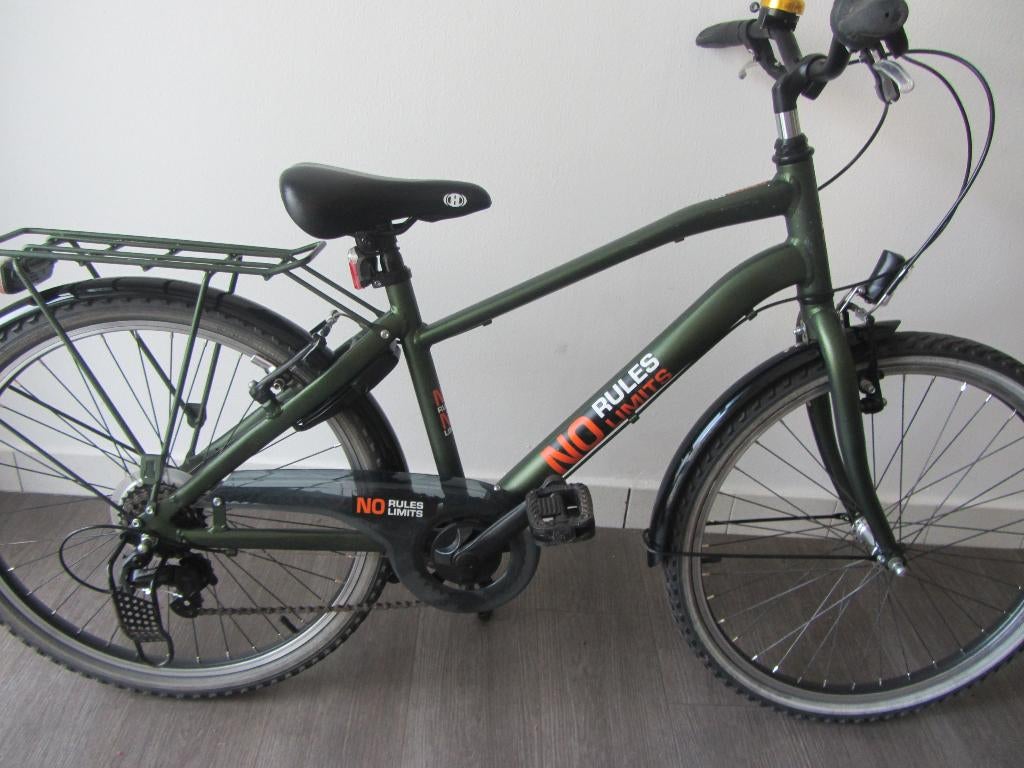 Garçon KBF 24 pouces dans un bel ensemble, 2 ans, Vélos & Vélomoteurs, Enlèvement, 24 pouces, Vitesses