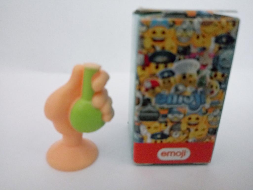 Emoji Aldi 2024 Dr Lab et petite boîte, Aldi, Enlèvement