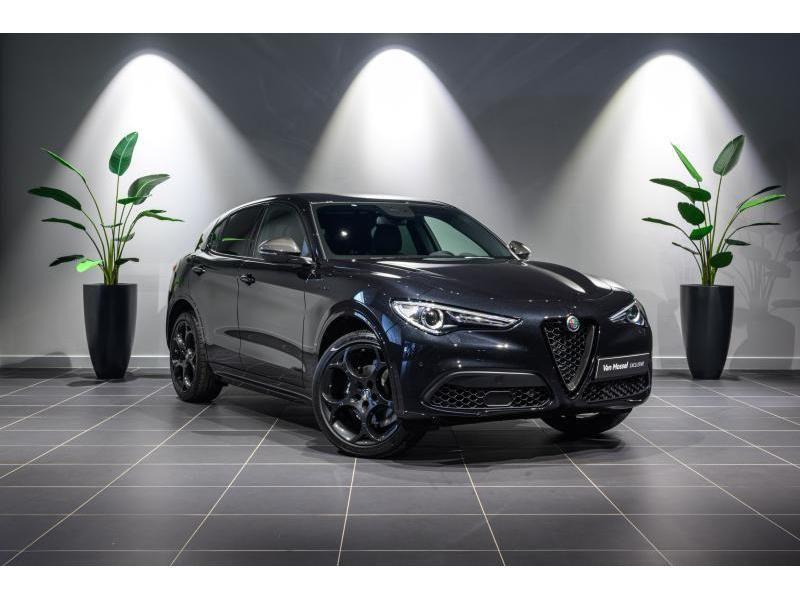 Alfa Romeo Stelvio Estrema, Stof, 1995 cc, Zwart, Zwart